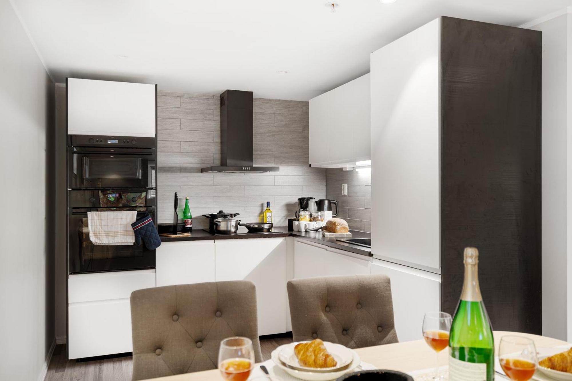 Solsiden Modern Stay: King Beds, Private Entry Trondheim Exterior photo